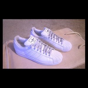 Adidas superstars